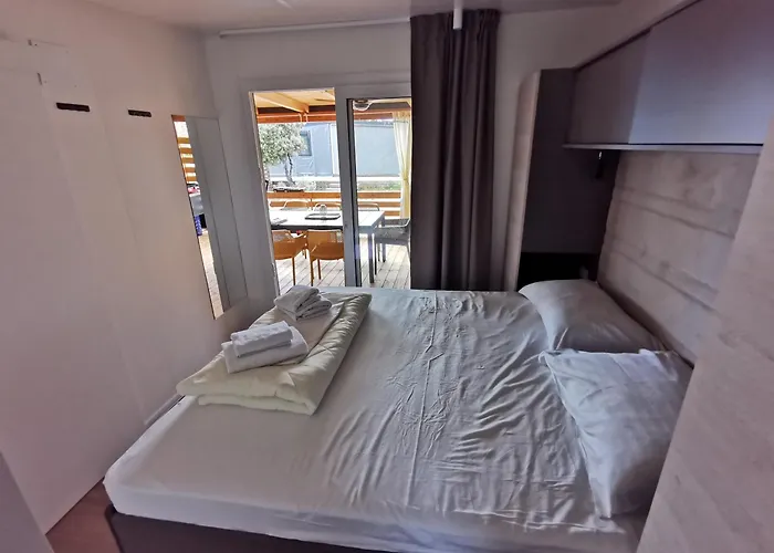 Mobile Happy Family Camping *