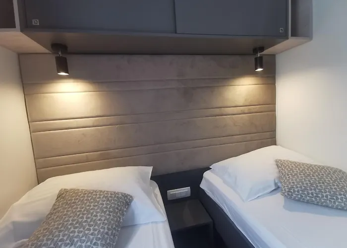 Camping Mobile Happy Family *