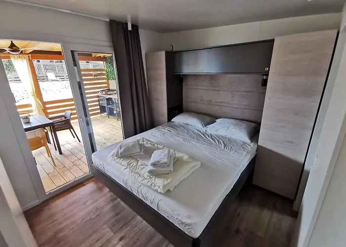 Camping Mobile Happy Family *